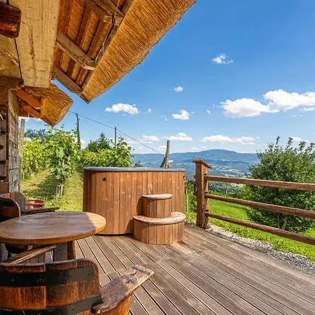 בית נופש Glamping Paradise Skatlar