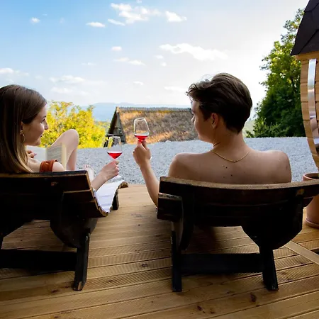 בית נופש Glamping Paradise Skatlar *