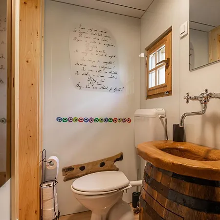 בית נופש Glamping Paradise Skatlar Otočec