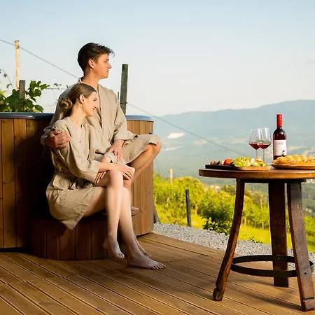 Dom wakacyjny Glamping Paradise Skatlar Otočec